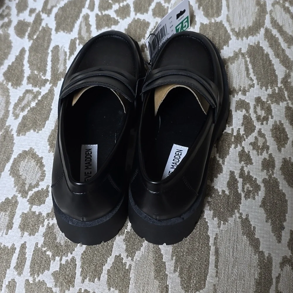 Steve Madden Ladies' Lug Loafer size 7.5 black - Picture 2 of 4